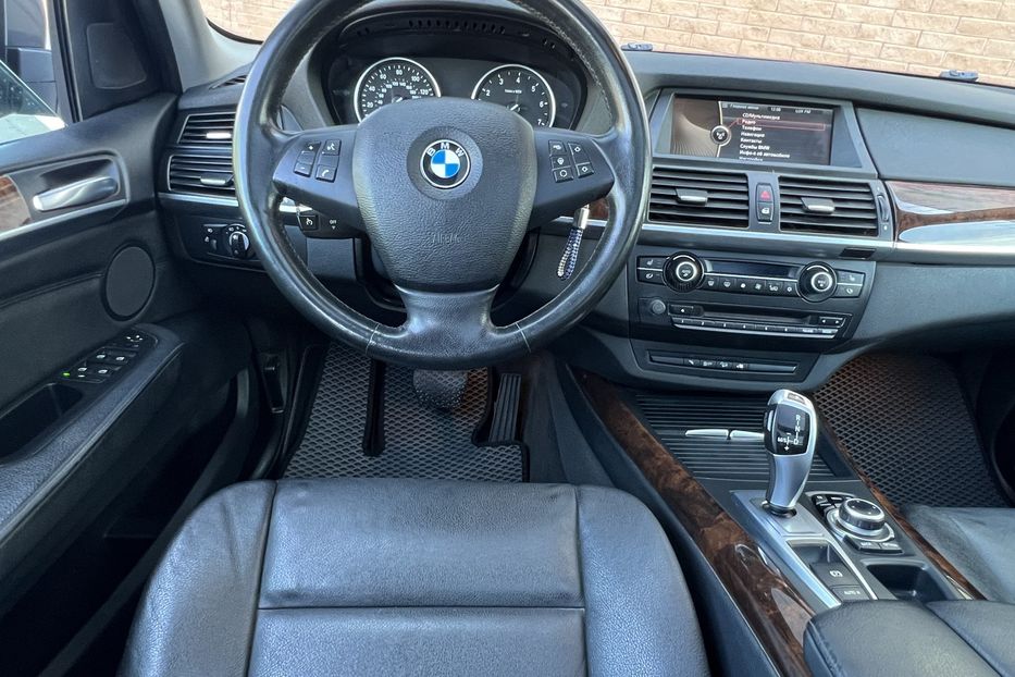 Продам BMW X5 7mest 2011 года в Одессе