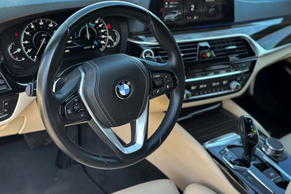 Продам BMW 530 eDrive 2018 года в Черновцах