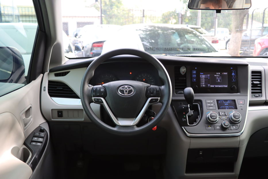 Продам Toyota Sienna 2015 года в Одессе