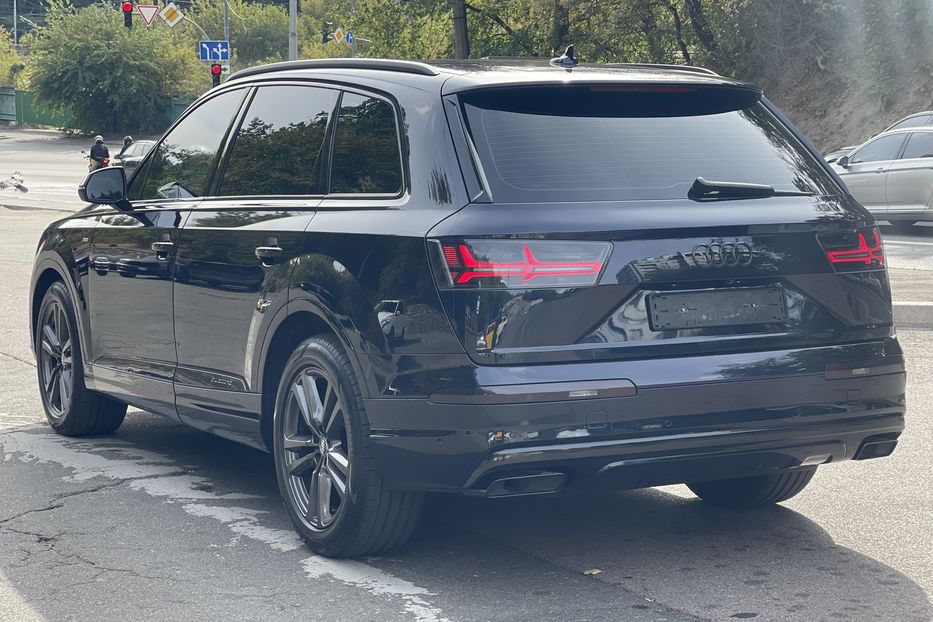 Продам Audi Q7 3,0 TDI S-line 2017 года в Киеве