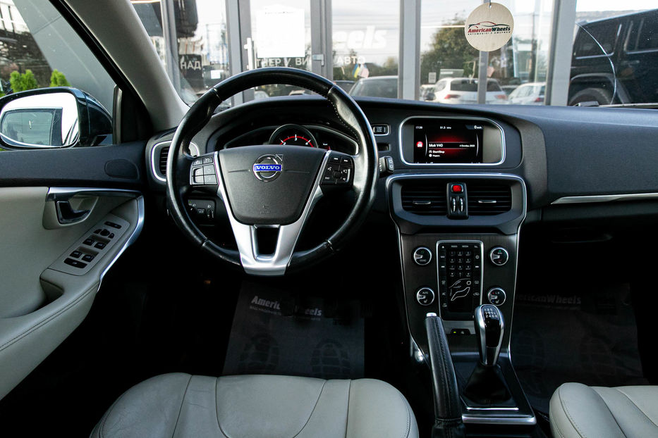 Продам Volvo V40 2014 года в Черновцах