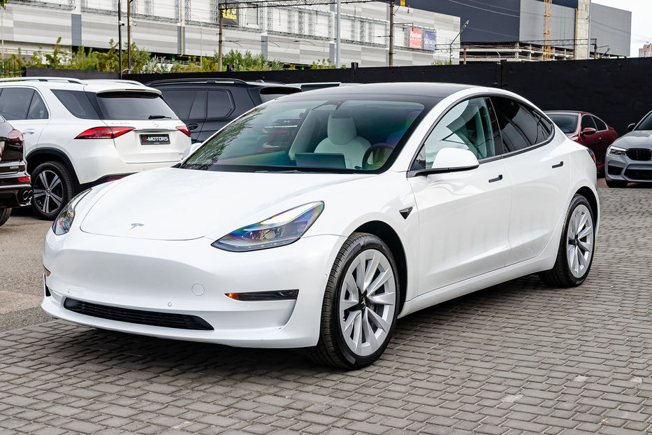 Продам Tesla Model 3 Dual Motor Long Range 2022 года в Киеве