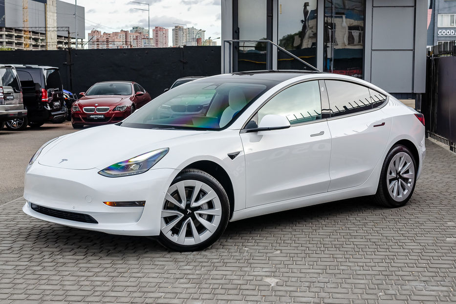 Продам Tesla Model 3 Dual Motor Long Range 2022 года в Киеве