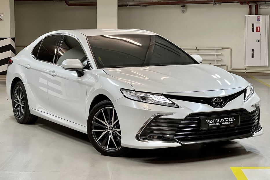 Продам Toyota Camry 2023 года в Киеве