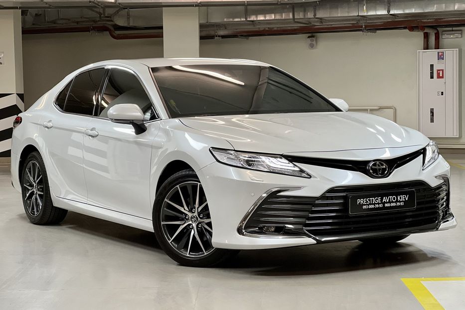 Продам Toyota Camry 2023 года в Киеве