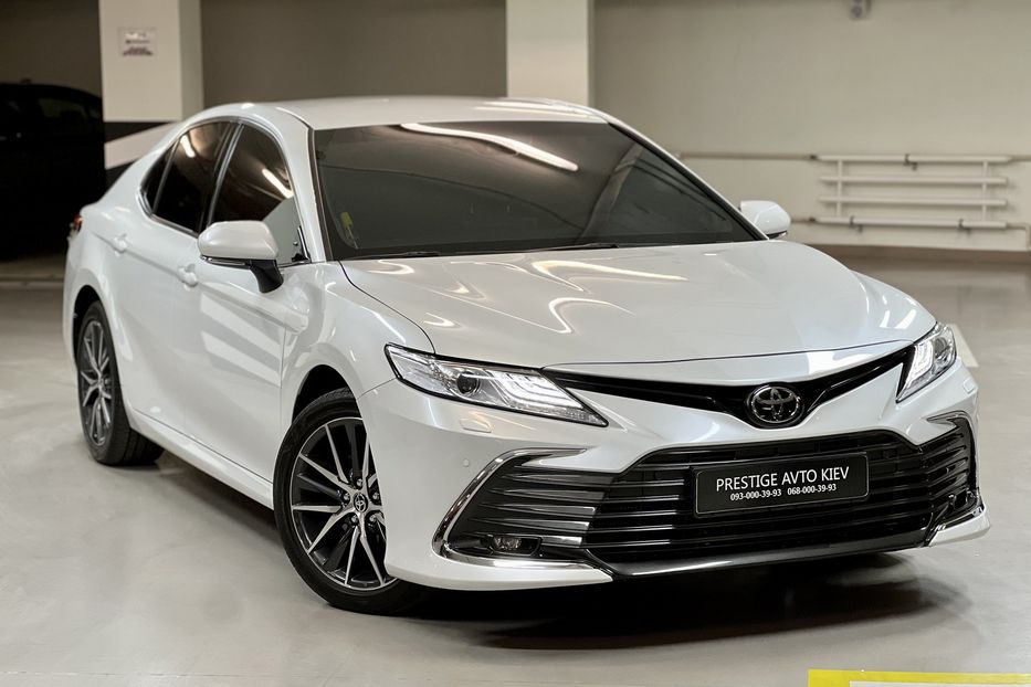 Продам Toyota Camry 2023 года в Киеве