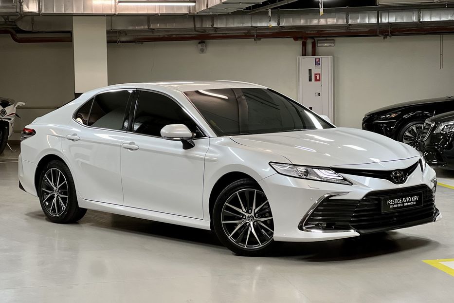 Продам Toyota Camry 2023 года в Киеве