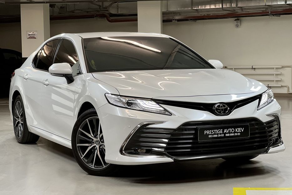 Продам Toyota Camry 2023 года в Киеве