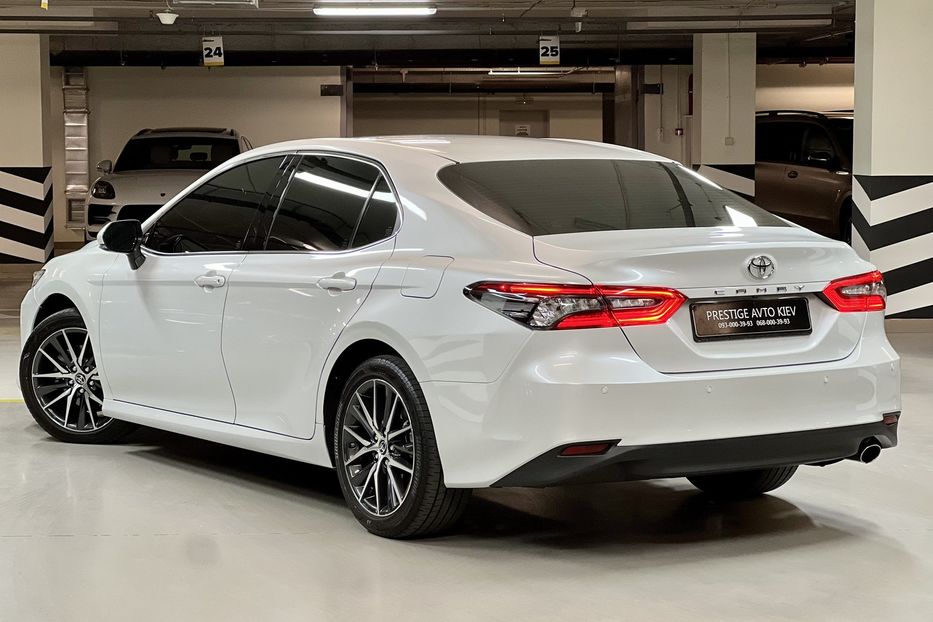 Продам Toyota Camry 2023 года в Киеве