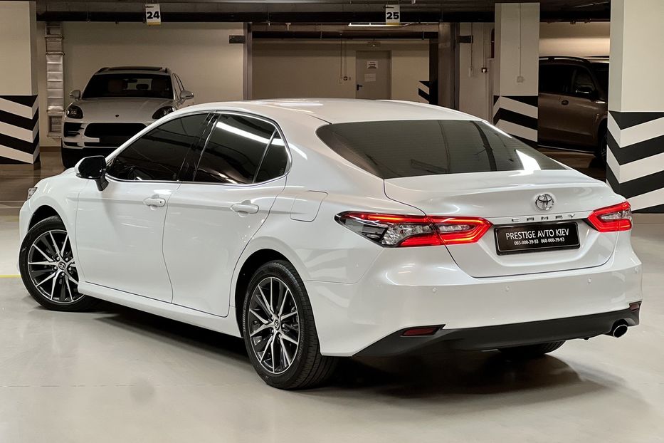 Продам Toyota Camry 2023 года в Киеве