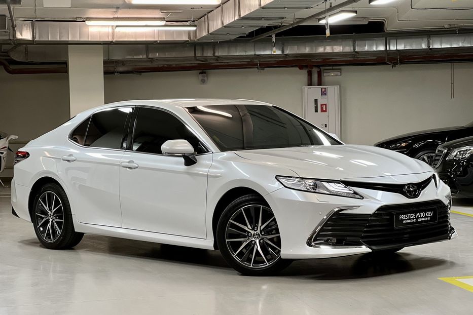 Продам Toyota Camry 2023 года в Киеве