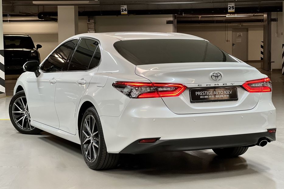 Продам Toyota Camry 2023 года в Киеве