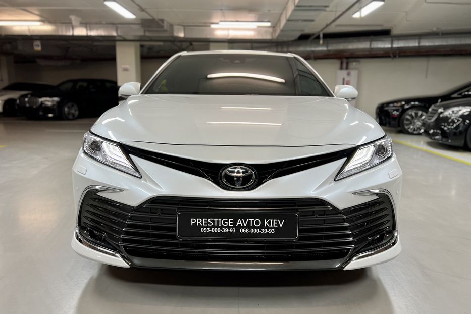 Продам Toyota Camry 2023 года в Киеве