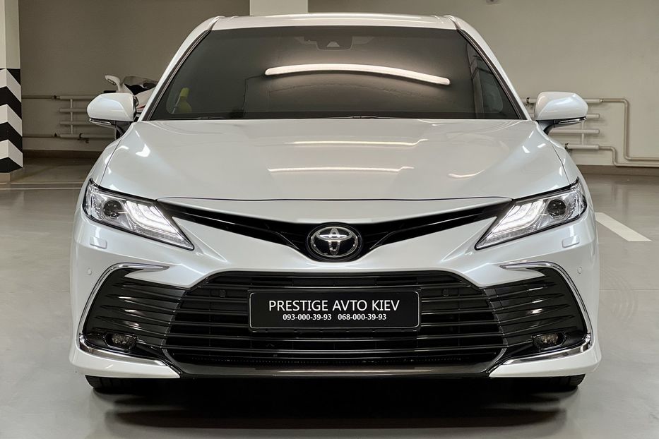 Продам Toyota Camry 2023 года в Киеве