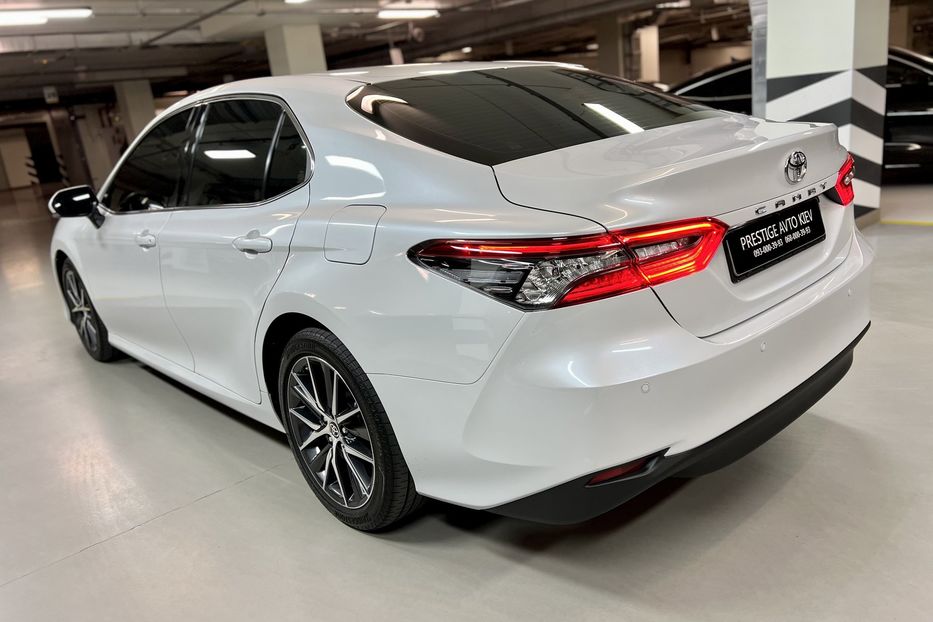 Продам Toyota Camry 2023 года в Киеве