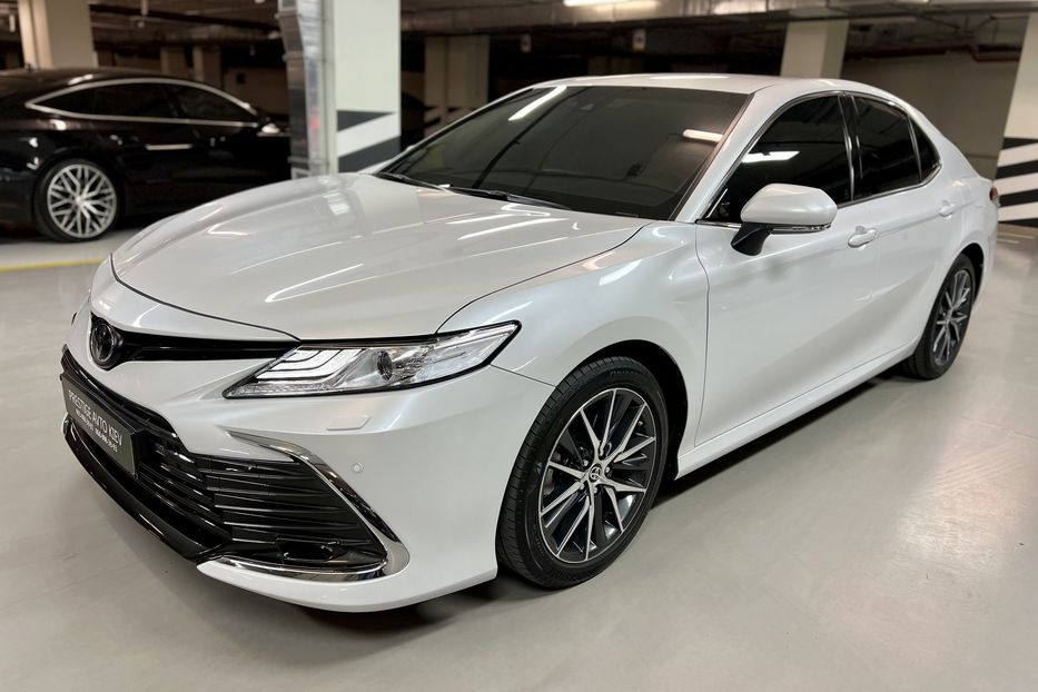 Продам Toyota Camry 2023 года в Киеве