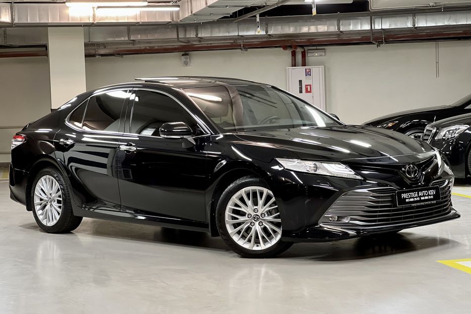 Продам Toyota Camry Premium + 2019 года в Киеве