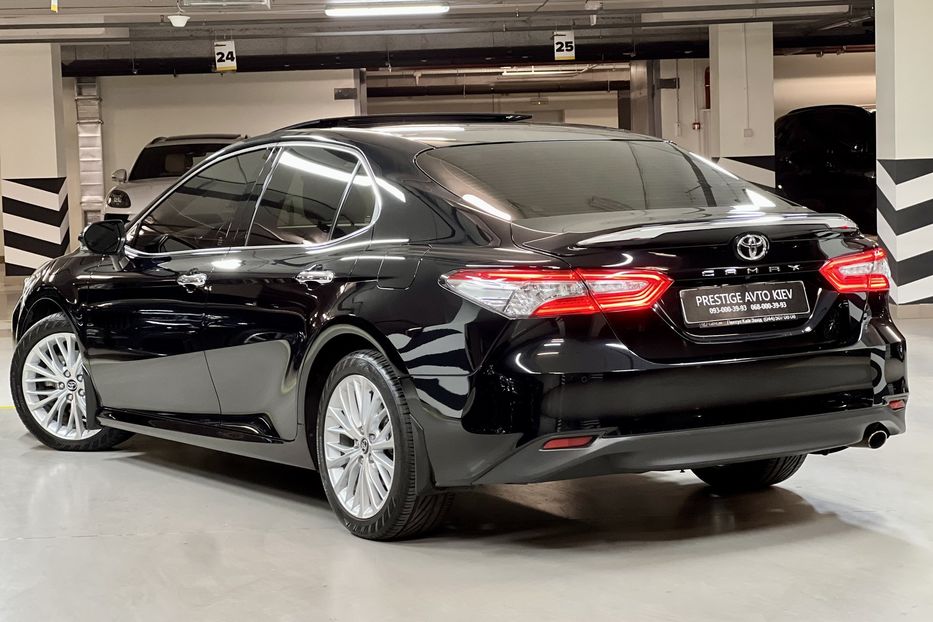 Продам Toyota Camry Premium + 2019 года в Киеве