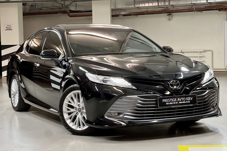 Продам Toyota Camry Premium + 2019 года в Киеве