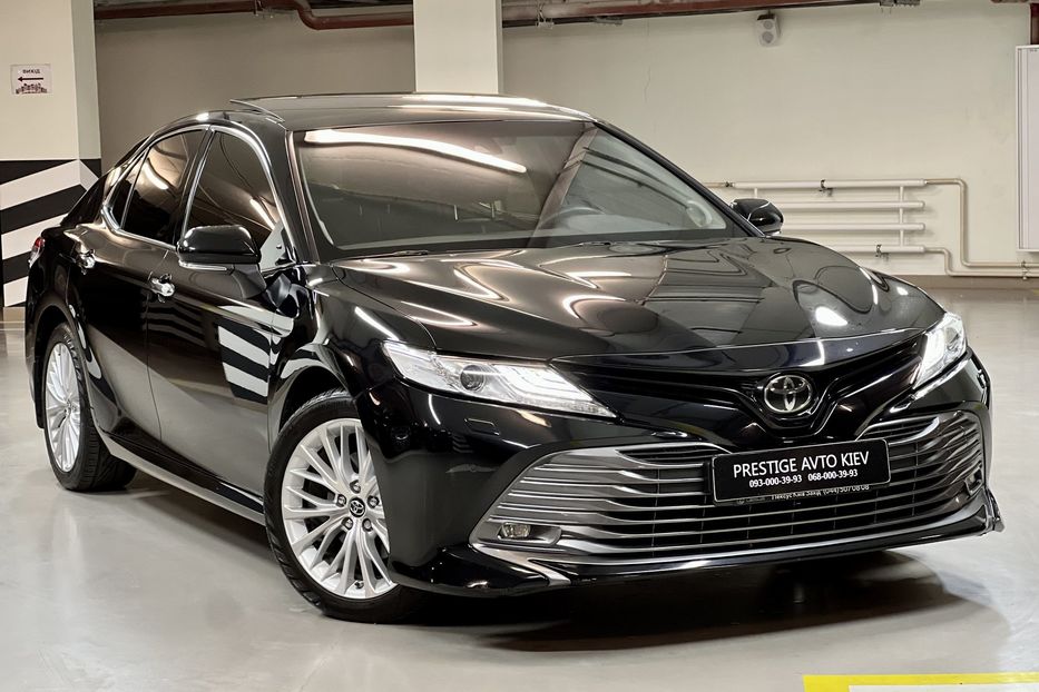 Продам Toyota Camry Premium + 2019 года в Киеве