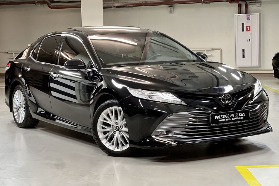 Продам Toyota Camry Premium + 2019 года в Киеве