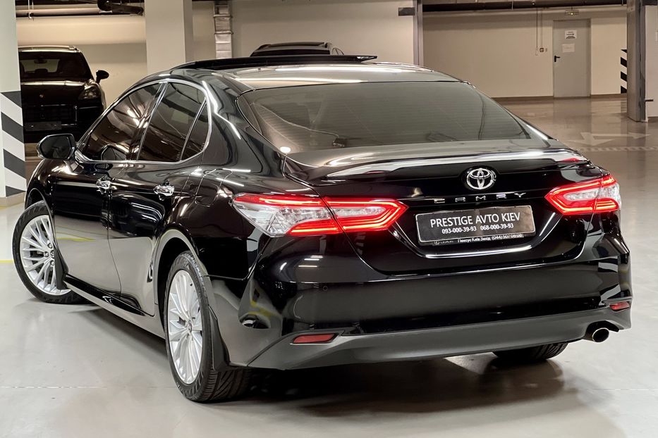 Продам Toyota Camry Premium + 2019 года в Киеве