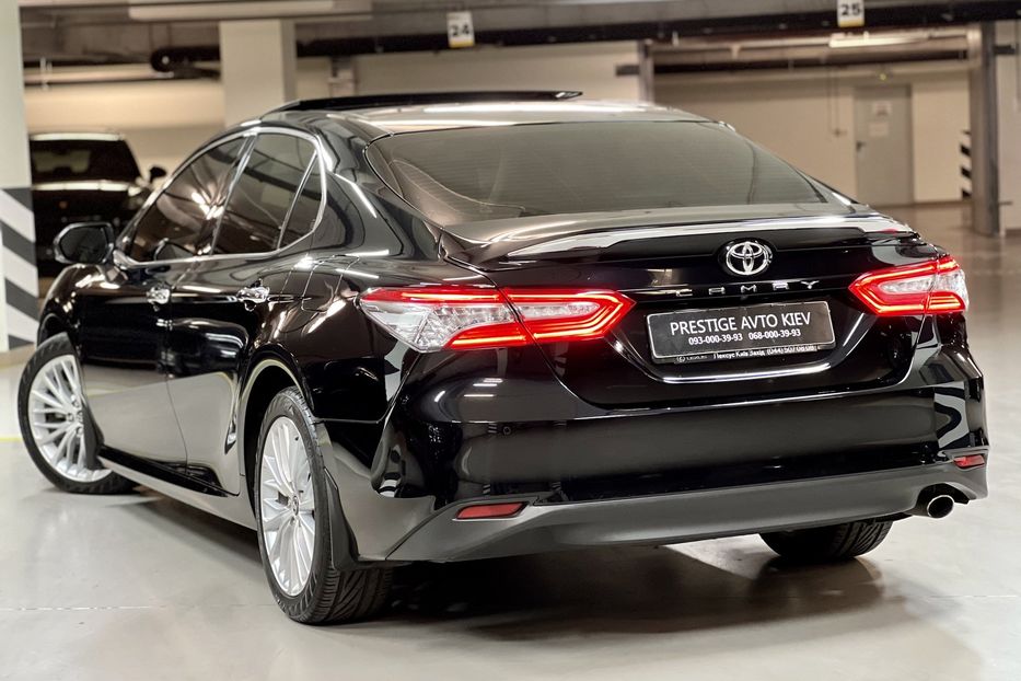 Продам Toyota Camry Premium + 2019 года в Киеве