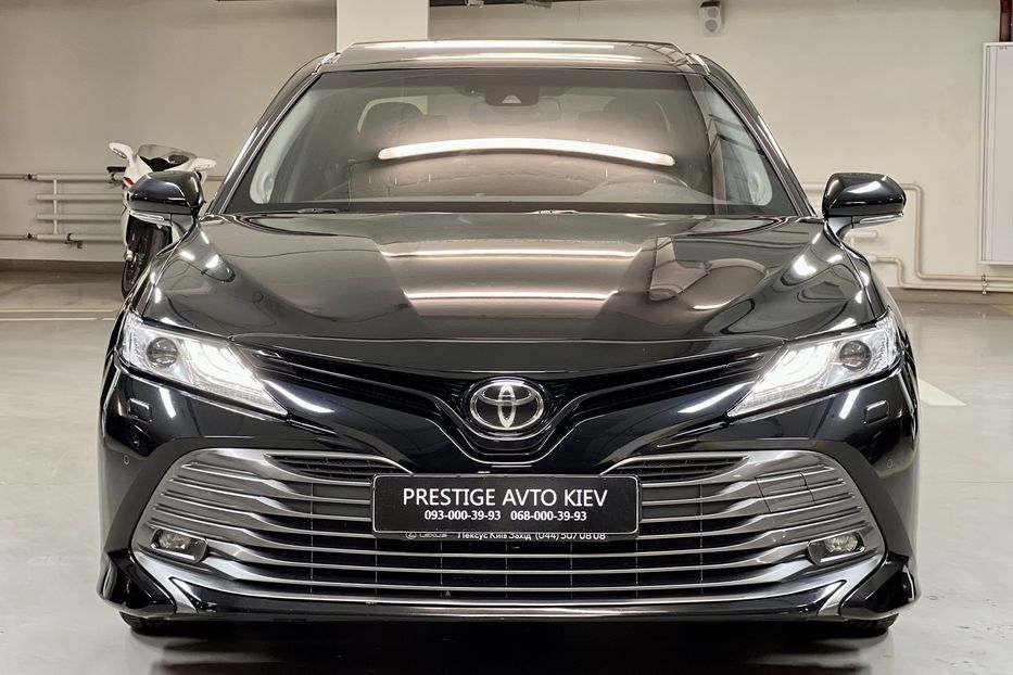 Продам Toyota Camry Premium + 2019 года в Киеве