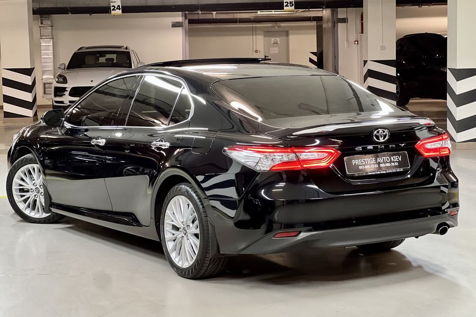 Продам Toyota Camry Premium + 2019 года в Киеве