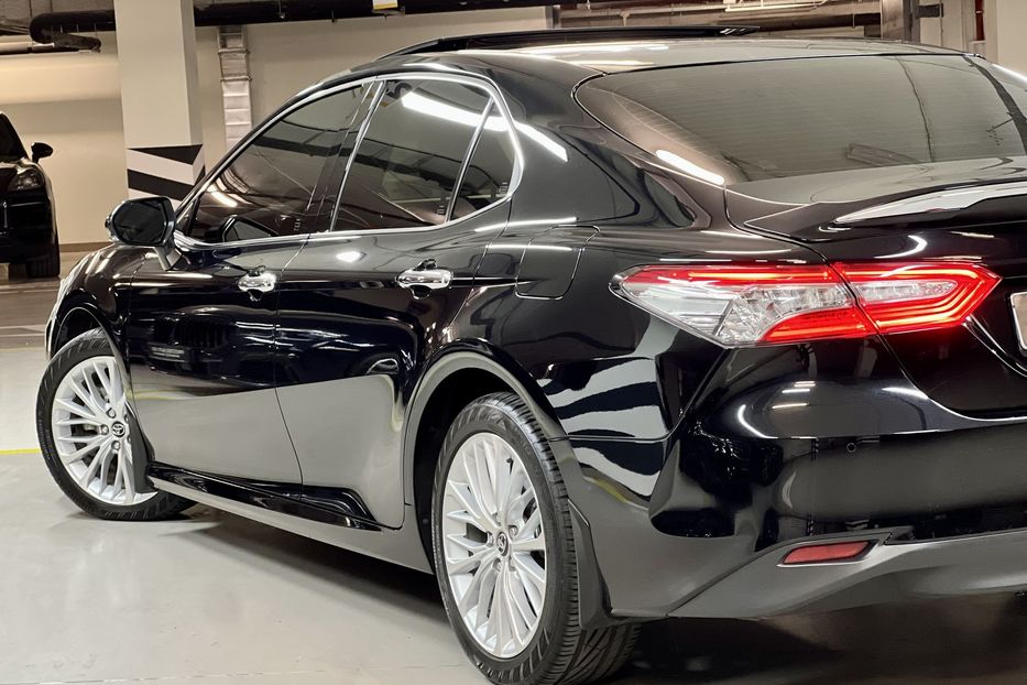 Продам Toyota Camry Premium + 2019 года в Киеве