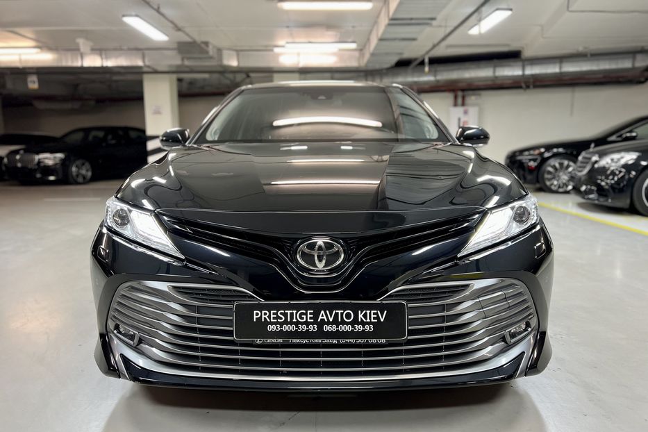 Продам Toyota Camry Premium + 2019 года в Киеве