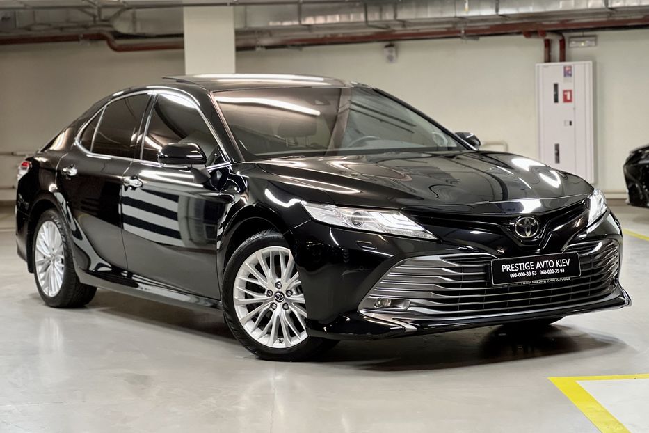 Продам Toyota Camry Premium + 2019 года в Киеве