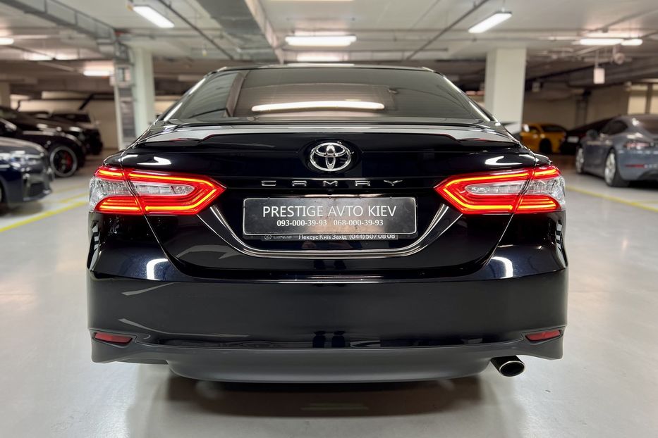 Продам Toyota Camry Premium + 2019 года в Киеве