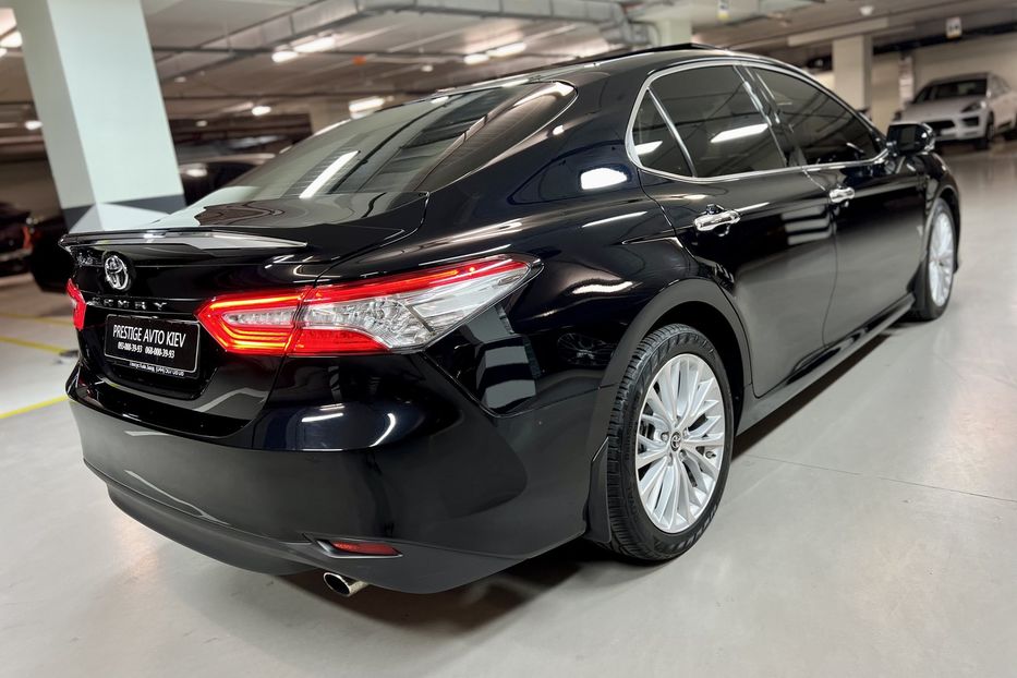 Продам Toyota Camry Premium + 2019 года в Киеве