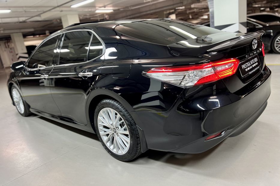 Продам Toyota Camry Premium + 2019 года в Киеве