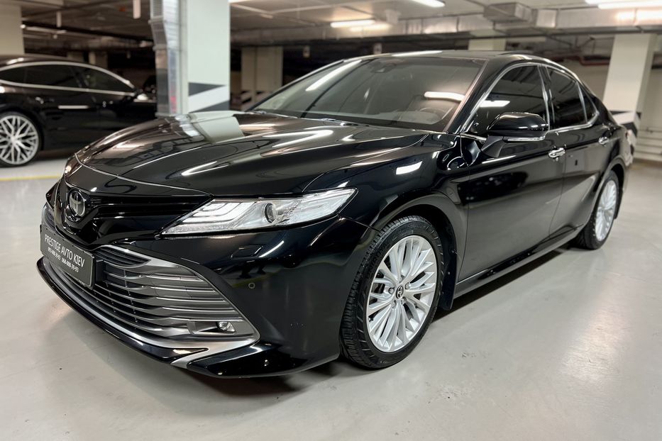 Продам Toyota Camry Premium + 2019 года в Киеве