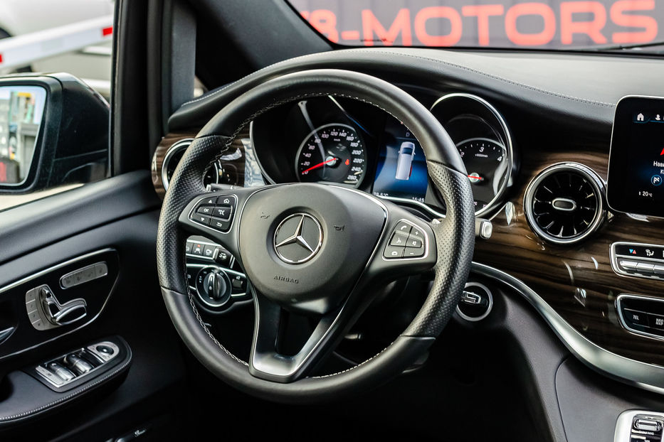 Продам Mercedes-Benz V-Class 300d 4Matic 2022 года в Киеве