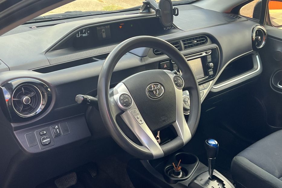 Продам Toyota Prius С 2017 года в Одессе