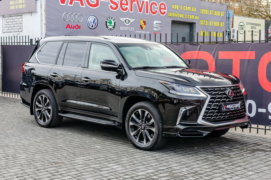 Продам Lexus LX 570 F-Sport 5.7L 2021 года в Киеве