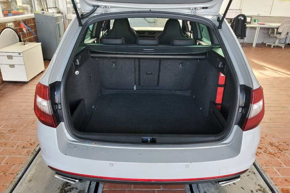 Продам Skoda Octavia Combi RS 4x4 135kW 7-Gang DSG 2019 года в Житомире