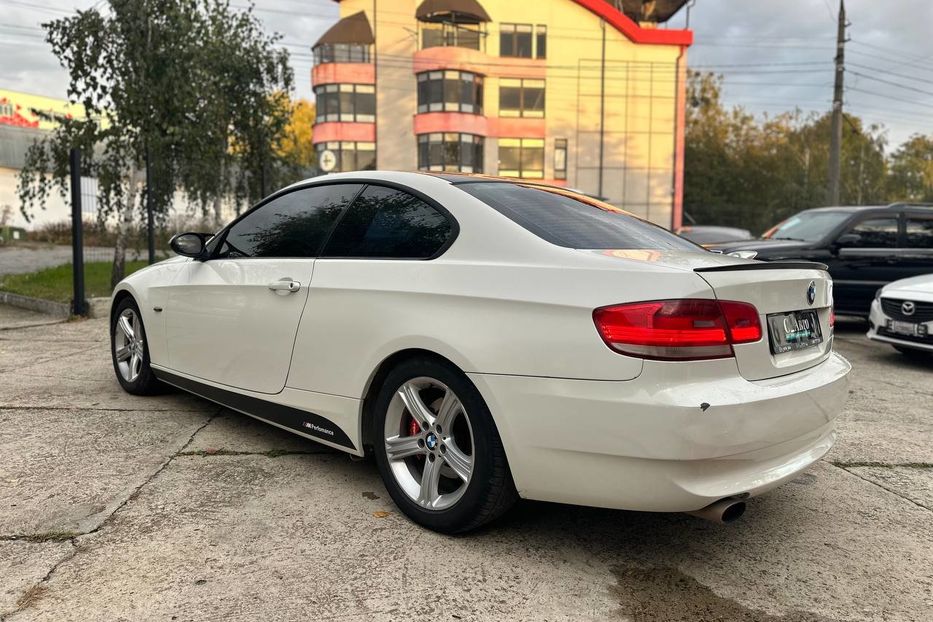 Продам BMW 320 2008 года в Черновцах