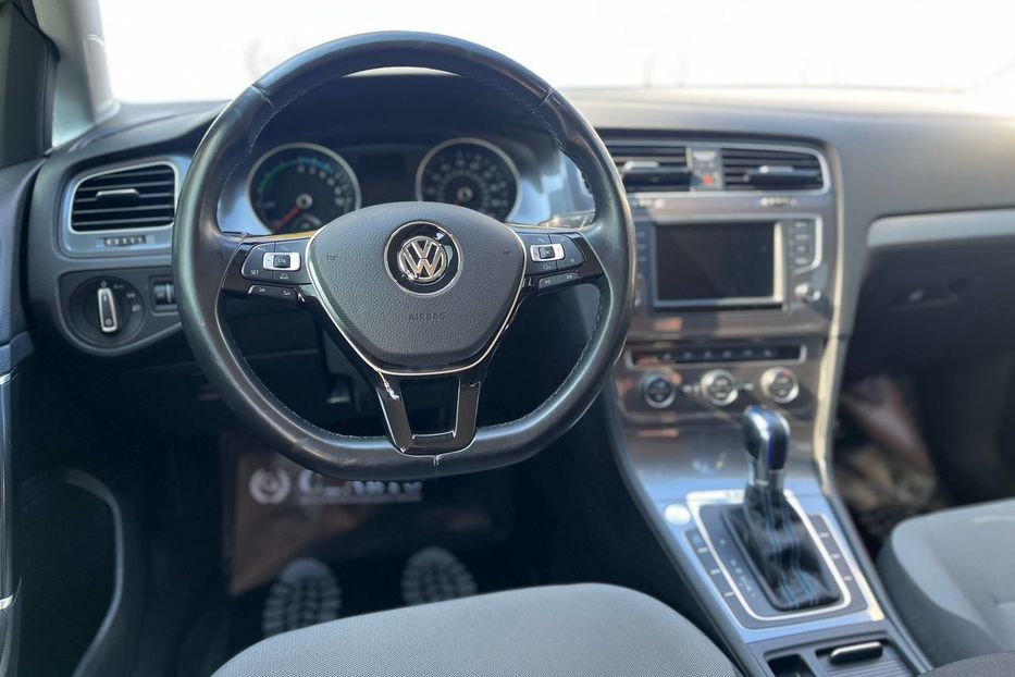 Продам Volkswagen e-Golf 2015 года в Черновцах