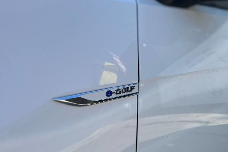 Продам Volkswagen e-Golf 2015 года в Черновцах