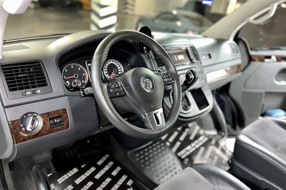 Продам Volkswagen Multivan 2015 года в Киеве