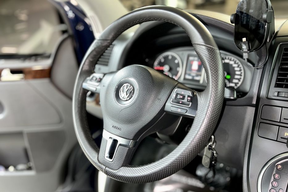 Продам Volkswagen Multivan 2015 года в Киеве