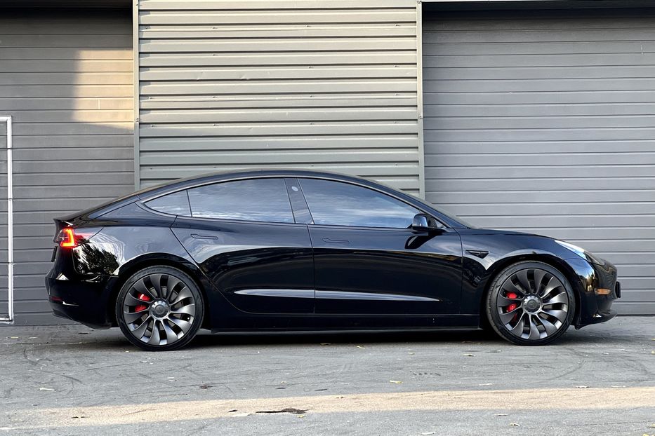 Продам Tesla Model 3 Long Range  Perfomance 2021 года в Киеве