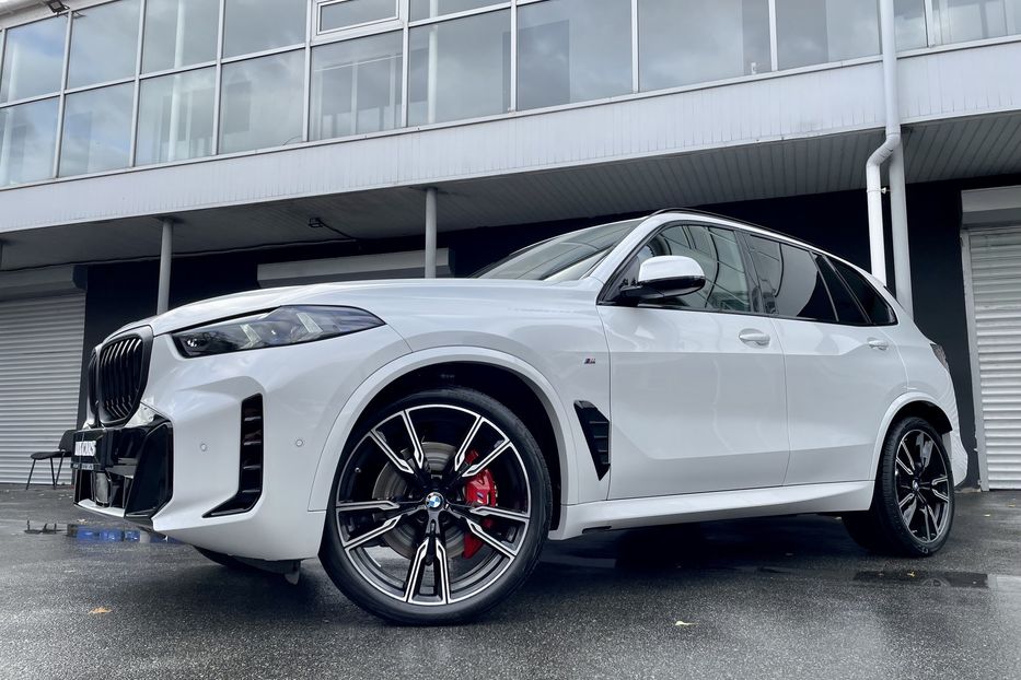 Продам BMW X5 M 40i NEW 2023 года в Киеве