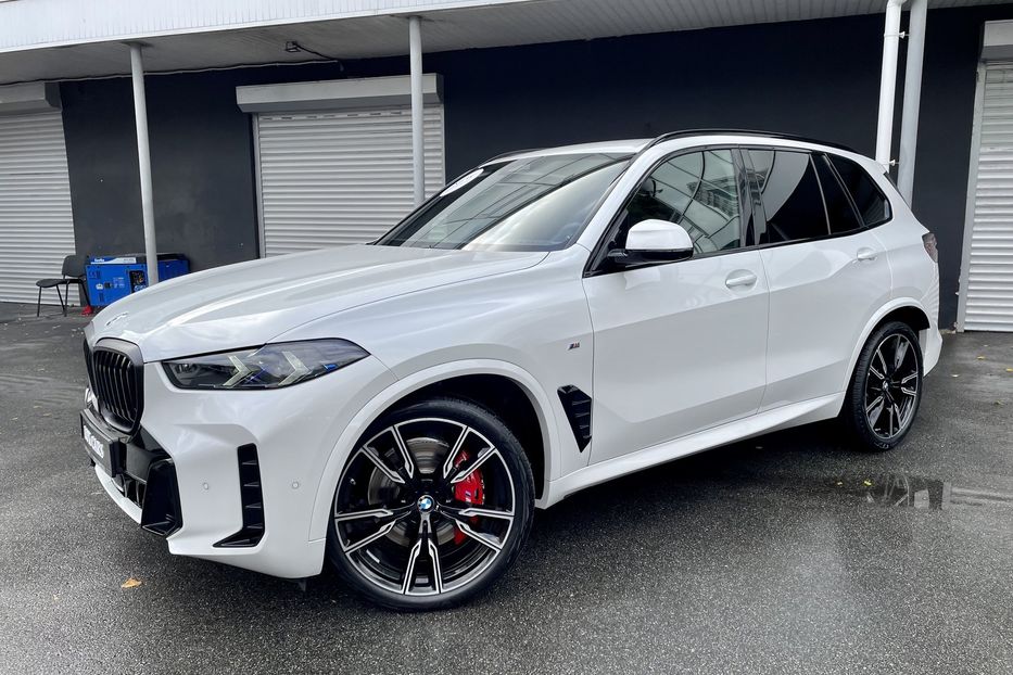 Продам BMW X5 M 40i NEW 2023 года в Киеве