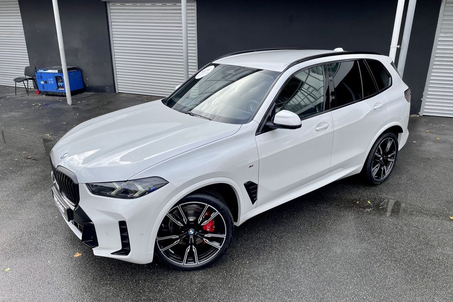 Продам BMW X5 M 40i NEW 2023 года в Киеве