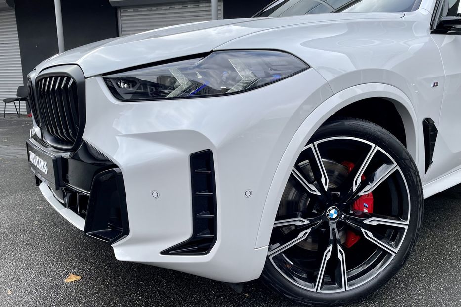 Продам BMW X5 M 40i NEW 2023 года в Киеве